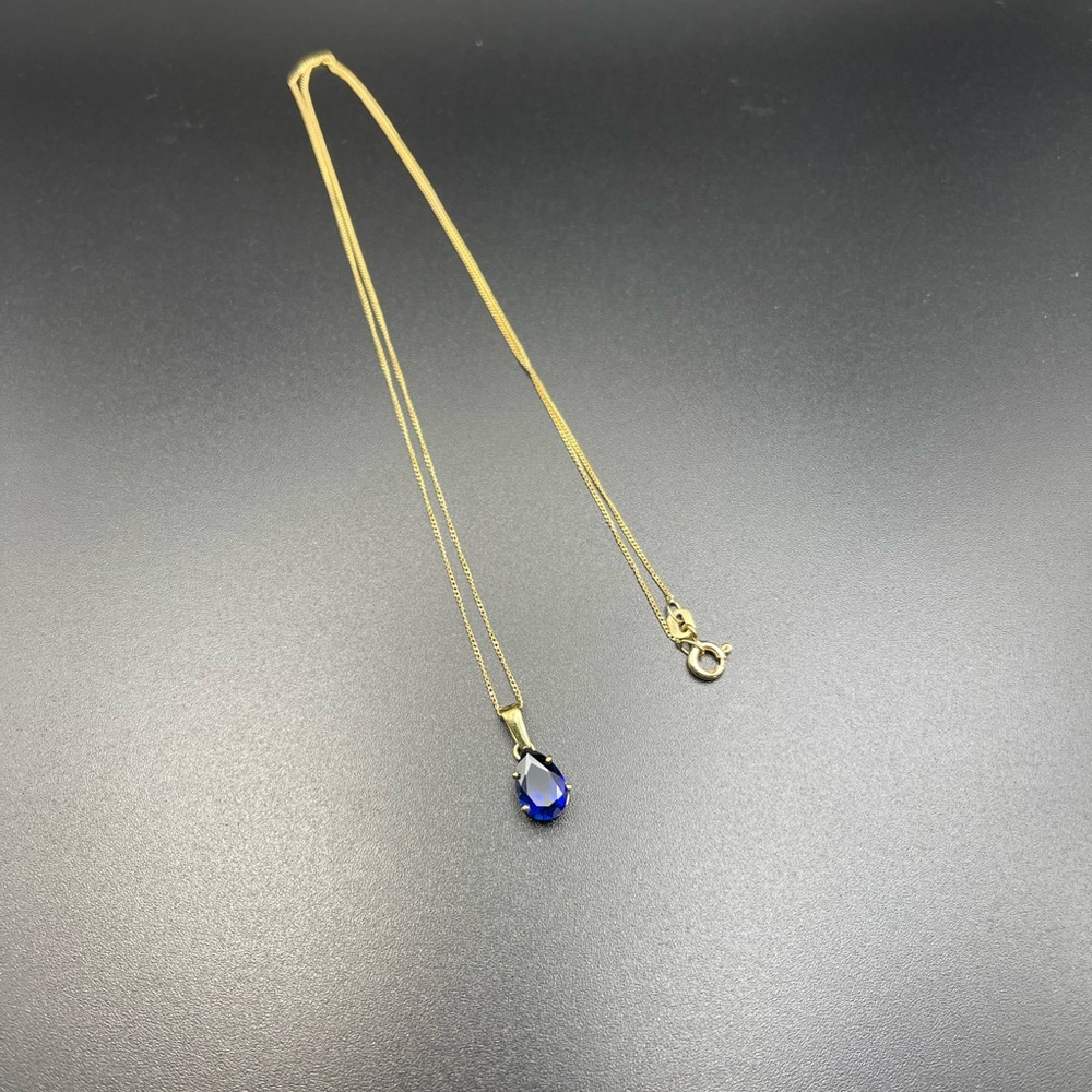 9K Yellow Gold Sapphire Pendant Necklace